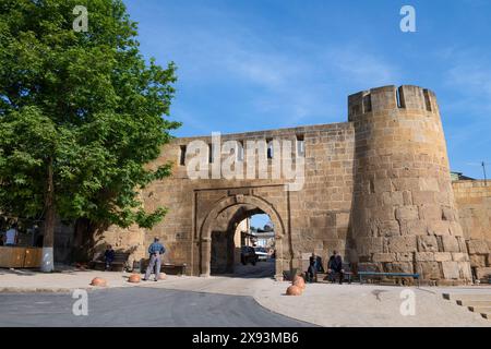 DERBENT, RUSSIE - 09 MAI 2024 : aux anciennes portes de Bayat-kapa (VI-VIII siècles) un jour ensoleillé de mai Banque D'Images