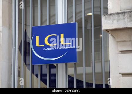 nantes , France - 05 22 2024 : lcl crédit lyonnais enseigne de bureau marque et texte logo de l'agence française de façade de banque bâtiment Banque D'Images