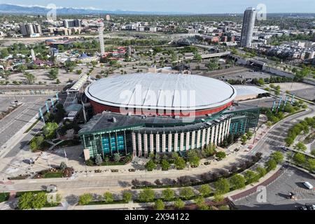 Une vue aérienne générale du Ball Arena, samedi 11 mai 2024, à Denver. Banque D'Images