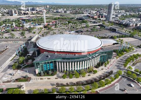 Une vue aérienne générale du Ball Arena, samedi 11 mai 2024, à Denver. Banque D'Images