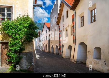 Laubengasse-via dei Portici Street, Glurns-Glorenza, Haut-Adige-Tyrol du Sud, Italie Banque D'Images