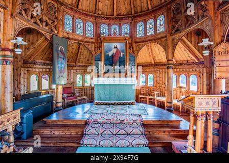 Sognefjord Landmark, une église en bois 'anglais', St Olaf, Balestrand, Norvège i(n mémoire de Margaret Green) a des têtes de dragon construites dans l'architecture. Banque D'Images