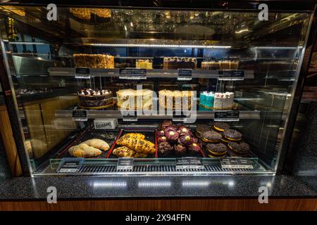 Richiamo Bukit Beruntung, Selangor - 29 mai 2024 : dessert exposé à Richiamo Banque D'Images