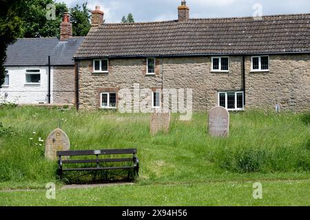 Mary the Virgin Churchyard, Bozeat, Northamptonshire, England, UK Banque D'Images