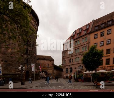 NUREMBERG, ALLEMAGNE - 17 MAI 2024 : dans la rue de la vieille ville de Nuremberg Banque D'Images