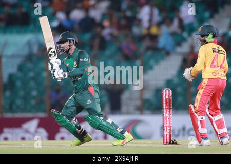 Litton Kumar Das battes lors du deuxième match international T20 contre le Zimbabwe au stade Zahur Ahmed Chowdhury, Sagorika, Chattogram, Bangladesh, 0 Banque D'Images