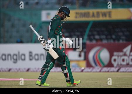 Litton Kumar Das battes lors du deuxième match international T20 contre le Zimbabwe au stade Zahur Ahmed Chowdhury, Sagorika, Chattogram, Bangladesh, 0 Banque D'Images