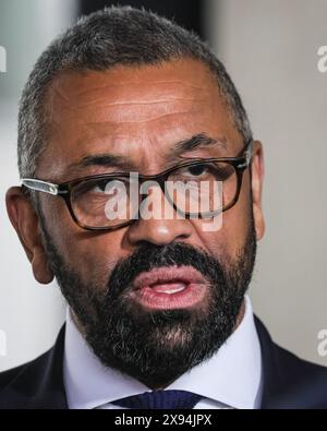 James Cleverly, secrétaire d'État au ministère de l'intérieur (Home Secretary), député du Parti conservateur, à la BBC à Londres, au Royaume-Uni Banque D'Images