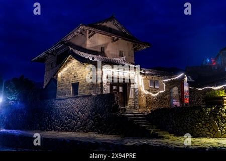 Photo de nuit de la ville antique de Yunshuiyao, Hakka, Fujian, Chine, Asie Banque D'Images