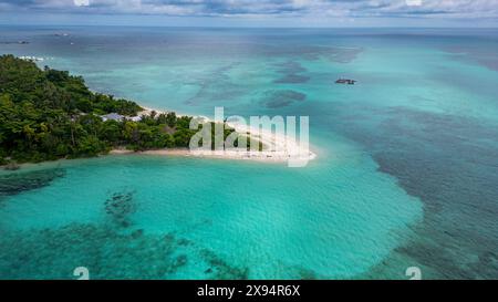 Aérienne de l'île de Kepayang, île de Belitung au large de la côte de Sumatra, Indonésie, Asie du Sud-est, Asie Banque D'Images