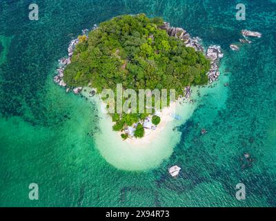 Aérien de Pulau Kelayang, île de Belitung au large de la côte de Sumatra, Indonésie, Asie du Sud-est, Asie Banque D'Images