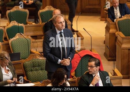 Au Folketinget, il y a un dernier débat avant la pause estivale. Peter Skaarup des Démocrates danois lors du débat final le mercredi 29 mai 2024. Il sera centré sur des questions adressées au premier ministre sur des questions de politique intérieure et étrangère. Le débat devrait se poursuivre jusqu'à minuit environ. Copenhagen Folketingssalen, Christiansborg Danemark Copyright : xKristianxTuxenxLadegaardxBergx 2E6A1889 Banque D'Images