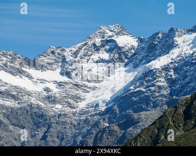 Vue sur la montagne depuis le Hooker Valley Trail dans le parc national d'Aoraki (Mont Cook), site du patrimoine mondial de l'UNESCO, Alpes du Sud, Île du Sud, Nouvelle-Zélande Banque D'Images