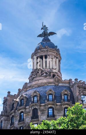 Edifici de la Union y El Fenix Espanol vue extérieure du bâtiment avec sculpture sur le toit, Barcelone, Catalogne, Espagne, Europe Banque D'Images