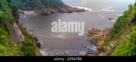 Vue du pont suspendu à Storms River, parc national de Tsitsikamma, parc national de Garden route, Afrique du Sud, Afrique Banque D'Images