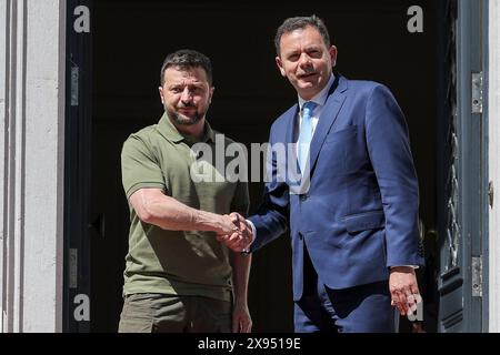 Lisboa, Portugal. 28 mai 2024. Lisbonne, 28/05/2024 - le Président de l'Ukraine, Volodymyr Zelensky, est en visite au Portugal aujourd'hui. Il a été reçu cet après-midi par le premier ministre du Portugal, Luís Montenegro, à la résidence officielle, pour la signature d'un accord de coopération bilatérale. Volodymyr Zelensky ; Luís Montenegro crédit : Atlantico Press/Alamy Live News Banque D'Images