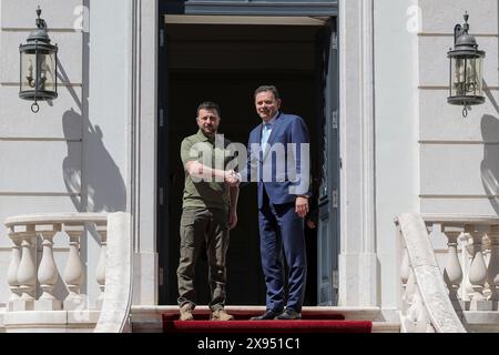 Lisboa, Portugal. 28 mai 2024. Lisbonne, 28/05/2024 - le Président de l'Ukraine, Volodymyr Zelensky, est en visite au Portugal aujourd'hui. Il a été reçu cet après-midi par le premier ministre du Portugal, Luís Montenegro, à la résidence officielle, pour la signature d'un accord de coopération bilatérale. Volodymyr Zelensky ; Luís Montenegro crédit : Atlantico Press/Alamy Live News Banque D'Images