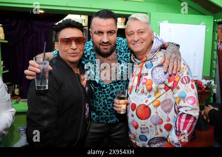 Matthias Mangiapane, Cosimo Citiolo und Hubert Fella BEI der Kult Kieztouren & Olivia Jones Family Sommerparty im the Bunny Burlesque a créé Pauli. Hambourg, 28.05.2024 *** Matthias Mangiapane, Cosimo Citiolo et Hubert Fella à la fête d'été familiale Kult Kieztouren Olivia Jones au Bunny Burlesque St Pauli Hambourg, 28 05 2024 Foto:xgbrcix/xFuturexImagex jones 4605 Banque D'Images