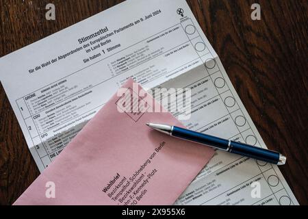 Lettre de vote, bulletin de vote, bulletin de vote pour les élections européennes de 2024 en Allemagne, Wahlbrief, Stimmzettel, Wahlzettel zur Europawahl 2024 en Deutsc Banque D'Images