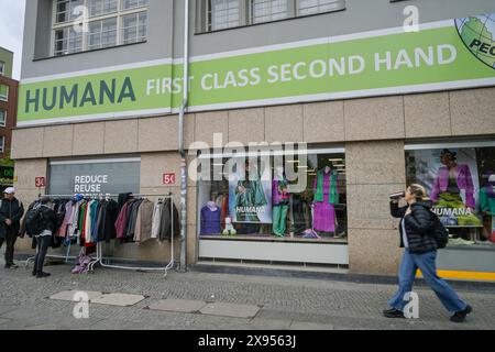 Humana second Hand textiles, Turmstrasse, Moabit, Mitte, Berlin, Allemagne, Humana d'occasion Textilien, Turmstraße, Moabit, Mitte, Berlin, Deutschland Banque D'Images