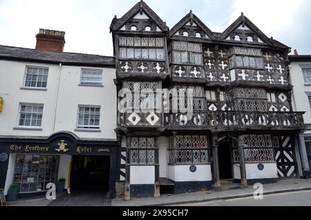 L'hôtel à colombages, classé Feathers Hotel à Ludlow, Shropshire. La façade a été érigée en 1619 Banque D'Images