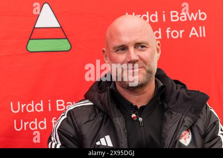 MALDWYN, PAYS DE GALLES - 29 MAI 2024 : Robert page, directeur de l'équipe nationale du pays de Galles, annonce son équipe à l'Urdd Eisteddfod à Maldwyn pour les prochains défis internationaux contre Gibraltar et la Slovaquie. (Photo par John Smith/FAW) Banque D'Images