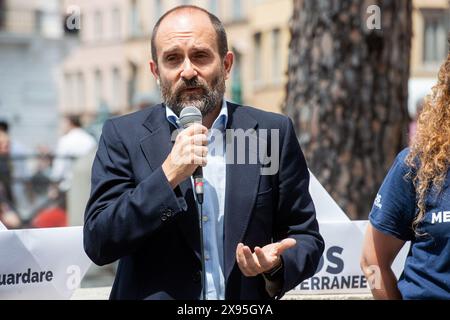 Roma, Italie. 29 mai 2024. Non Restiamo a guardare Evento di SOS Meditarranee a Largo Argentina - Roma, Italia - Nella foto Matteo Orsini - mercoledì 29 maggio 2024 (foto Valentina Stefanelli/LaPresse) ne regardons pas l'événement SOS Mediterranee à Largo Argentina - Rome, Italie - sur la photo - mercredi 29 mai 2024 (photo Valentina Stefanelli/LaPresse) crédit : LaPresse/Alamy Live News Banque D'Images