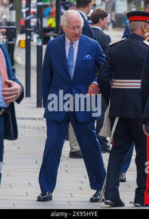 Londres, Royaume-Uni 29 mai 2024 sa Majesté le Roi, patron de la Royal Academy of Dramatic Art (RADA) et sa Majesté la Reine, visiteront l'Académie pour célébrer le 120e anniversaire de l'école, rencontreront le personnel, les étudiants et les anciens élèves. Le Roi et la Reine rencontreront des élèves pour en apprendre davantage sur l'une des productions actuelles de l'école, en regardant un extrait d'une pièce jouée par des élèves de troisième année d'acteur au théâtre Gielgud. Leurs Majestés visiteront ensuite le Scenic Art Studio, où ils rencontreront des étudiants en arts théâtraux techniques et découvriront le processus de conception et de construction des décors. Banque D'Images