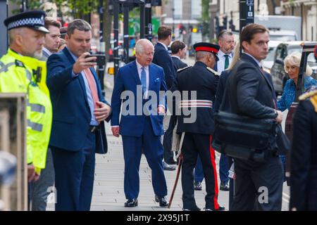 Londres, Royaume-Uni 29 mai 2024 sa Majesté le Roi, patron de la Royal Academy of Dramatic Art (RADA) et sa Majesté la Reine, visiteront l'Académie pour célébrer le 120e anniversaire de l'école, rencontreront le personnel, les étudiants et les anciens élèves. Le Roi et la Reine rencontreront des élèves pour en apprendre davantage sur l'une des productions actuelles de l'école, en regardant un extrait d'une pièce jouée par des élèves de troisième année d'acteur au théâtre Gielgud. Leurs Majestés visiteront ensuite le Scenic Art Studio, où ils rencontreront des étudiants en arts théâtraux techniques et découvriront le processus de conception et de construction des décors. Banque D'Images