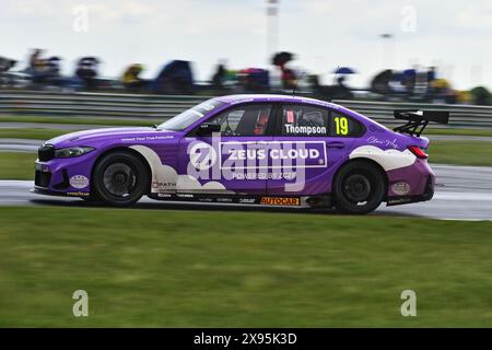 Bobby Thompson, BMW 330e M Sport, Zeus Cloud Racing avec WSR, BTCC, British Touring car Championship, huitième manche de la saison 2024, Snetterton, Norw Banque D'Images