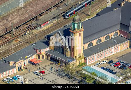 Luftbild, Hagen Hbf Hauptbahnhof Gebäude mit Bahnhofsvorplatz Berliner Platz, Deutsche Bahn AG, Mittelstadt, Hagen, Ruhrgebiet, Nordrhein-Westfalen, Deutschland ACHTUNGxMINDESTHONORARx60xEURO *** vue aérienne, gare principale de Hagen avec parvis de gare Berliner Platz, Deutsche Bahn AG, ville moyenne, Hagen, Ruhr area, Rhénanie du Nord-Westphalie, Allemagne ATTENTIONxMINDESTHONORARx60xEURO Banque D'Images