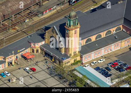 Luftbild, Hagen Hbf Hauptbahnhof Gebäude mit Bahnhofsvorplatz Berliner Platz, Deutsche Bahn AG, Mittelstadt, Hagen, Ruhrgebiet, Nordrhein-Westfalen, Deutschland ACHTUNGxMINDESTHONORARx60xEURO *** vue aérienne, gare principale de Hagen avec parvis de gare Berliner Platz, Deutsche Bahn AG, ville moyenne, Hagen, Ruhr area, Rhénanie du Nord-Westphalie, Allemagne ATTENTIONxMINDESTHONORARx60xEURO Banque D'Images