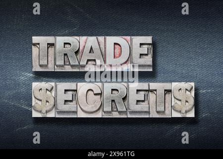 secrets commerciaux phrase faite de typographie métallique sur fond de jeans foncé Banque D'Images