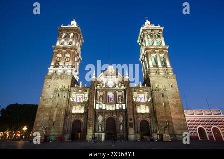 Soirée, Cathédrale notre-Dame de l'Immaculée conception, 1649, Centre historique, site du patrimoine mondial de l'UNESCO, Puebla, État de Puebla, Mexique Banque D'Images