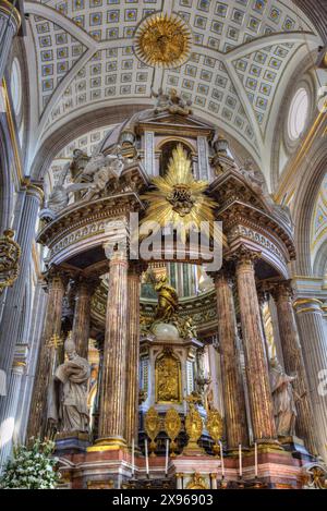 Maître-autel, Cathédrale notre-Dame de l'Immaculée conception, 1649, Centre historique, site du patrimoine mondial de l'UNESCO, Puebla, État de Puebla, Mexique Banque D'Images