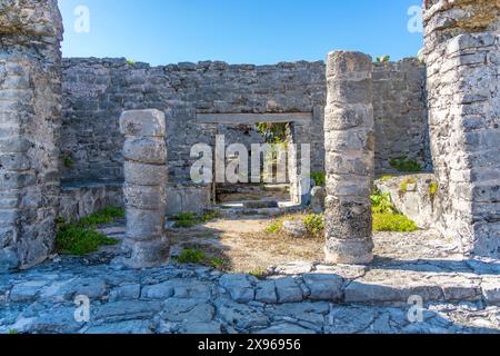 Vue sur les ruines du temple maya, Tulum, Quintana Roo, Côte des Caraïbes, péninsule du Yucatan, Riviera Maya, Mexique, Amérique du Nord Banque D'Images