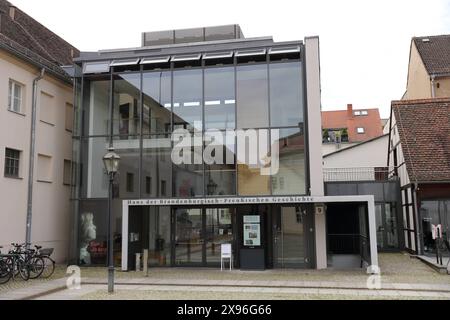 DAS Haus der Brandenburgisch-Preußischen Geschichte im Kutschstall am Neuen Markt in Potsdam, 29. Mai 2024. Mitte Juni soll das Haus in Brandenburg Museum für Zukunft, Gegenwart und Geschichte umbenannt werden. Umbenennung Haus der Brandenburgisch-Preußischen Geschichte *** la Maison de l'histoire de Brandebourg-Prusse dans le Kutschstall à Neuer Markt à Potsdam, 29 mai 2024 à la mi-juin, la maison sera rebaptisée Musée de Brandebourg pour l'avenir, le présent et l'histoire Renommer la Maison de l'histoire de Brandebourg-Prusse Banque D'Images