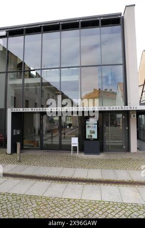 DAS Haus der Brandenburgisch-Preußischen Geschichte im Kutschstall am Neuen Markt in Potsdam, 29. Mai 2024. Mitte Juni soll das Haus in Brandenburg Museum für Zukunft, Gegenwart und Geschichte umbenannt werden. Umbenennung Haus der Brandenburgisch-Preußischen Geschichte *** la Maison de l'histoire de Brandebourg-Prusse dans le Kutschstall à Neuer Markt à Potsdam, 29 mai 2024 à la mi-juin, la maison sera rebaptisée Musée de Brandebourg pour l'avenir, le présent et l'histoire Renommer la Maison de l'histoire de Brandebourg-Prusse Banque D'Images