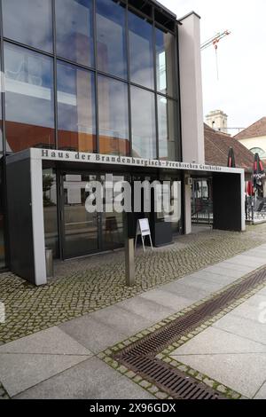 DAS Haus der Brandenburgisch-Preußischen Geschichte im Kutschstall am Neuen Markt in Potsdam, 29. Mai 2024. Mitte Juni soll das Haus in Brandenburg Museum für Zukunft, Gegenwart und Geschichte umbenannt werden. Umbenennung Haus der Brandenburgisch-Preußischen Geschichte *** la Maison de l'histoire de Brandebourg-Prusse dans le Kutschstall à Neuer Markt à Potsdam, 29 mai 2024 à la mi-juin, la maison sera rebaptisée Musée de Brandebourg pour l'avenir, le présent et l'histoire Renommer la Maison de l'histoire de Brandebourg-Prusse Banque D'Images