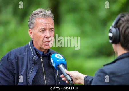 Zeist, pays-Bas. 29 mai 2024. ZEIST, PAYS-BAS - MAI 29 : le journaliste Valentijn Driessen lors d'une conférence de presse de l'équipe néerlandaise de football masculin avant l'EURO 2024 au campus de la KNVB le 29 mai 2024 à Zeist, pays-Bas. (Photo de René Nijhuis/Orange Pictures) crédit : Orange pics BV/Alamy Live News Banque D'Images