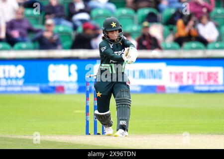 La pakistanaise Sidra Amin lors du troisième match international féminin d'une journée au Cloud County Ground, Chelmsford. Date de la photo : mercredi 29 mai 2024. Banque D'Images