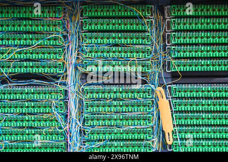 Lignes téléphoniques fixes dans une boîte de jonction sur London Street, Angleterre Banque D'Images