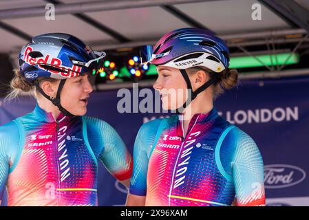 Coureurs de Canyon SHRAM à la course cycliste Ford RideLondon classique Women's WorldTour 2024 deuxième étape à Maldon, Essex, Royaume-Uni Banque D'Images