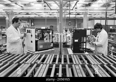 - Stabilimento IBM di Santa Palomba (Roma), giugno 1984 - usine IBM à Santa Palomba (Rome), juin 1984 Banque D'Images