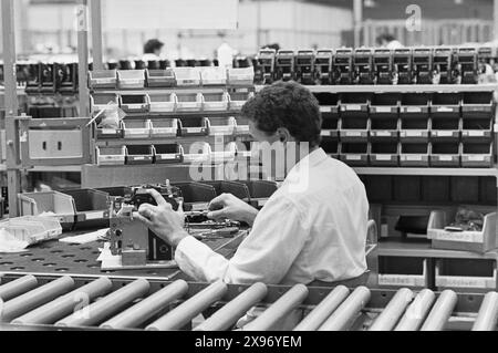 - Stabilimento IBM di Santa Palomba (Roma), giugno 1984 - usine IBM à Santa Palomba (Rome), juin 1984 Banque D'Images