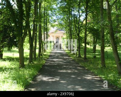 Fürstengruft in Weimar Die von 1823 bis 1828 erbaute Fürstengruft auf dem Historischen Friedhof. Grablege des Hauses Sachsen-Weimar und Eisenach. Seit 1832 auch mit den Särgen von Goethe und Schiller *** crypte des Princes à Weimar la crypte des Princes du cimetière historique, construite entre 1823 et 1828, est le lieu de sépulture de la maison de Saxe Weimar et Eisenach depuis 1832, avec également les cercueils de Goethe et Schiller Copyright: xStopperx/xEibner-Pressefotox EP asr Banque D'Images