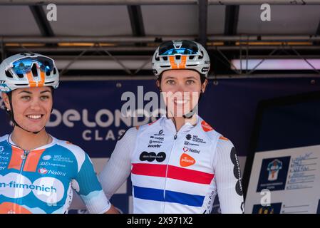 Coureurs de l'équipe DSM à la course cycliste Ford RideLondon classique Women's WorldTour 2024 deuxième étape à Maldon, Essex, Royaume-Uni. Pfeiffer Georgi Banque D'Images