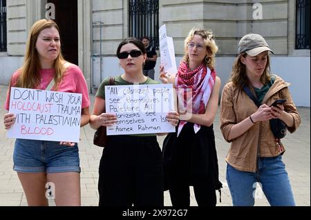 Vienne, Autriche. 29 mai 2024. La police dissout le camp de protestation pro-palestinien devant l'Université de technologie de Vienne (tu) Banque D'Images