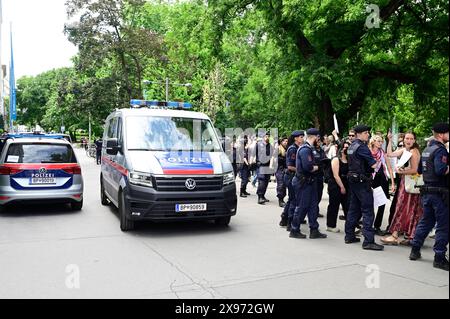 Vienne, Autriche. 29 mai 2024. La police dissout le camp de protestation pro-palestinien devant l'Université de technologie de Vienne (tu) Banque D'Images