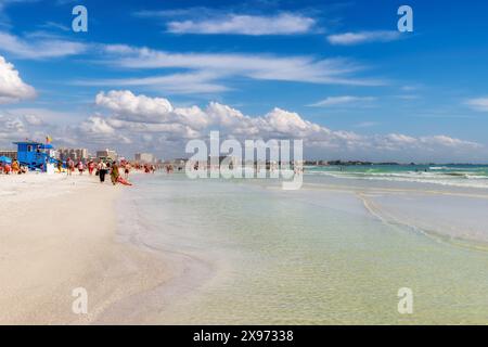 Siesta Key Beach dans une belle journée ensoleillée à Sarasota, Floride. Banque D'Images